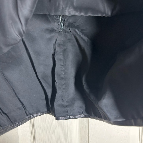 Trina Turk Black Leather Back Zip Chic Bikercore Top Quiet Luxury Size 8 - Picture 7 of 14